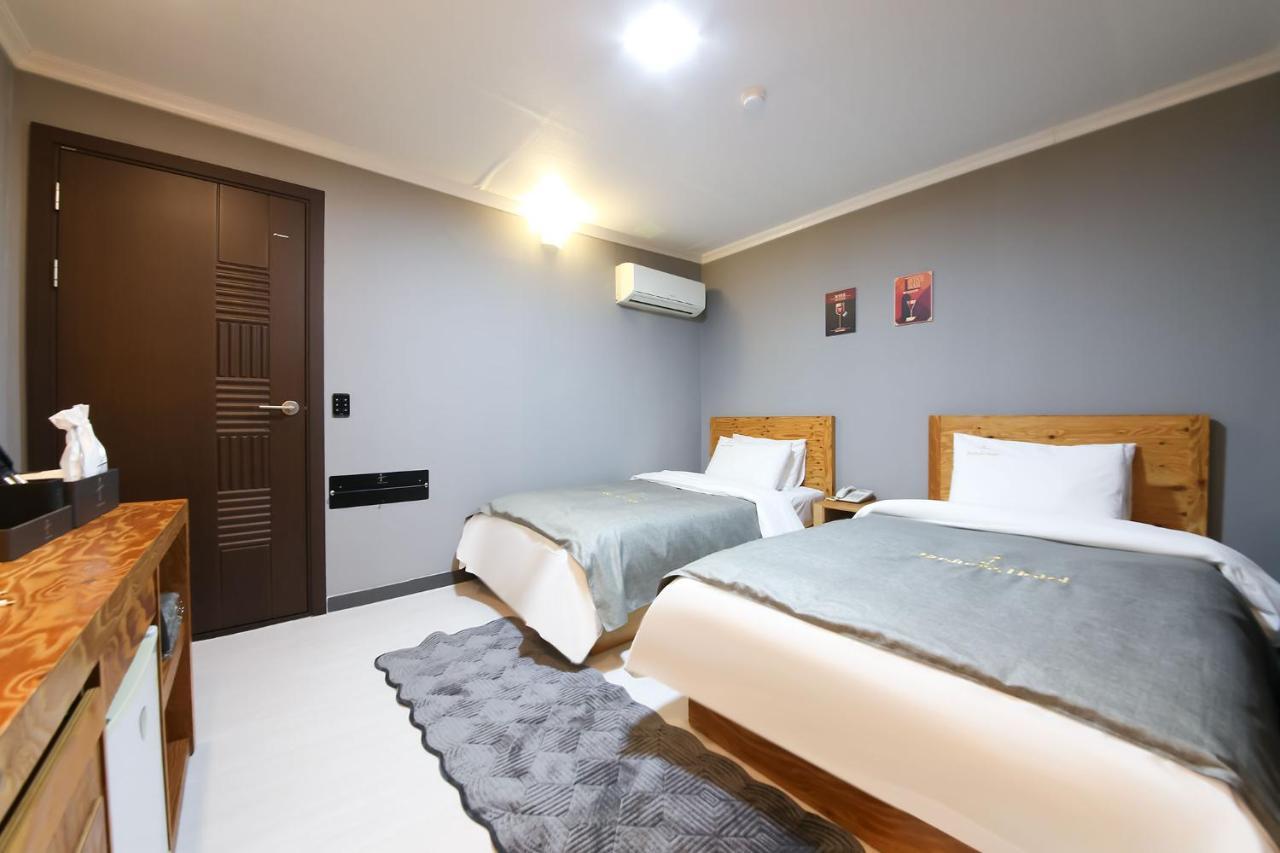Gung Hotel جيونجو الغرفة الصورة