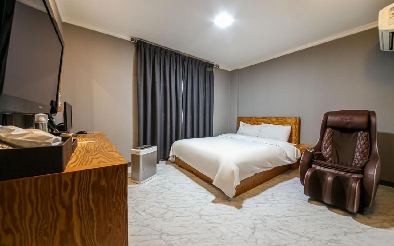 Gung Hotel جيونجو الغرفة الصورة