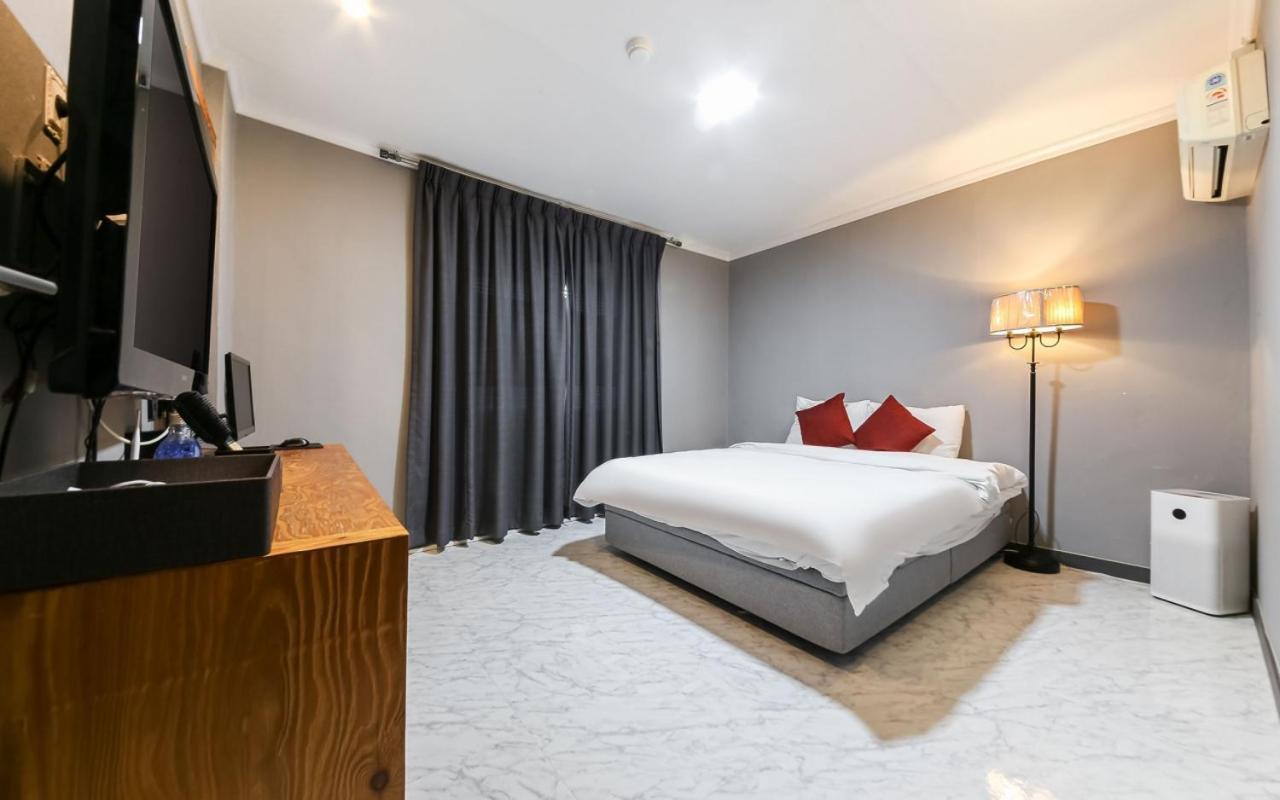 Gung Hotel جيونجو الغرفة الصورة